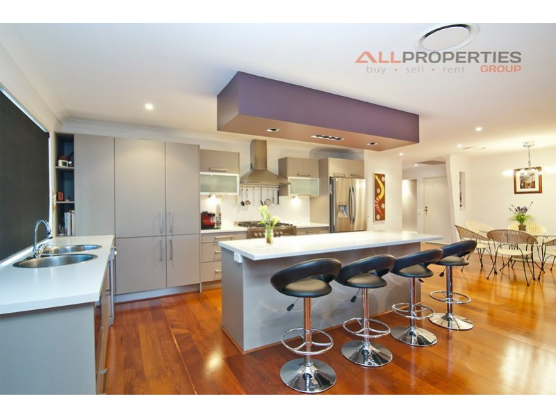 1 Rowan Street, Heathwood QLD 4110