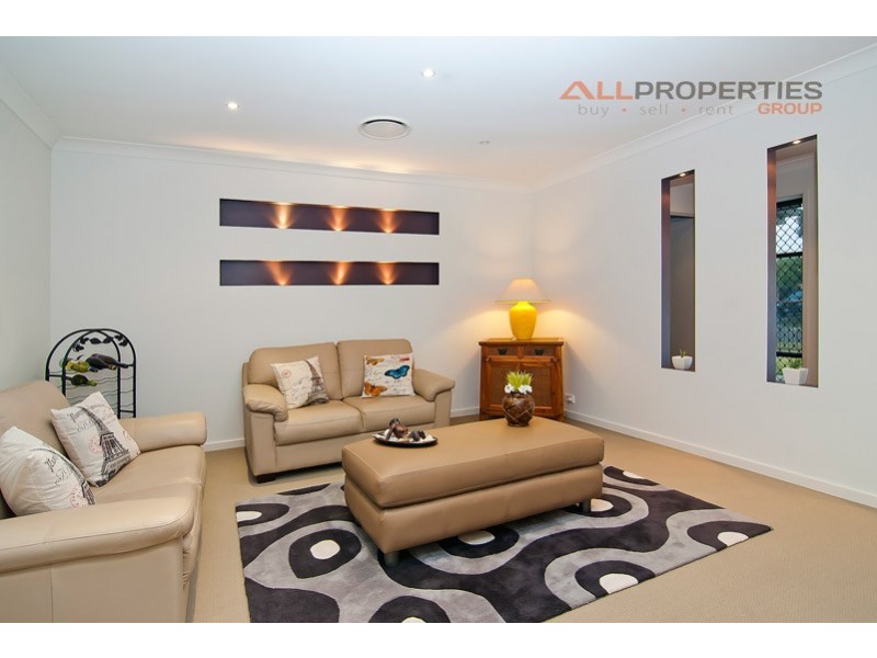 1 Rowan Street, Heathwood QLD 4110