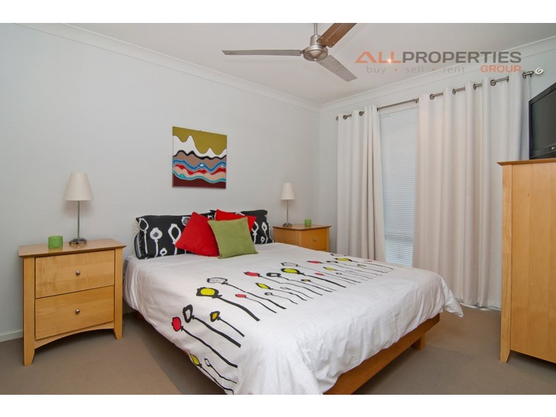 1 Rowan Street, Heathwood QLD 4110