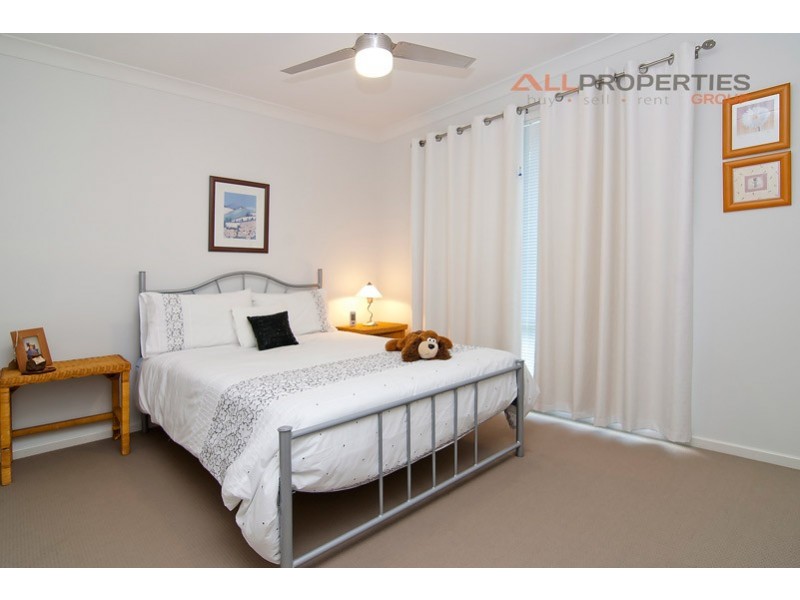 1 Rowan Street, Heathwood QLD 4110