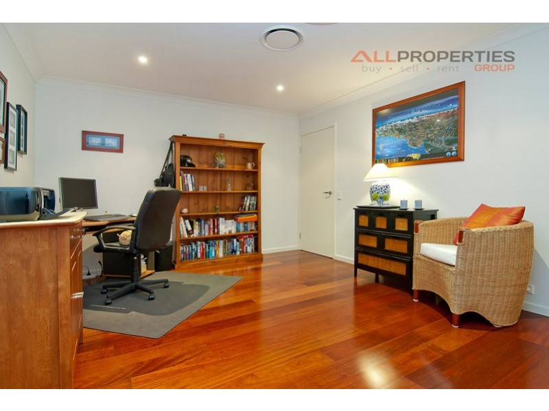 1 Rowan Street, Heathwood QLD 4110