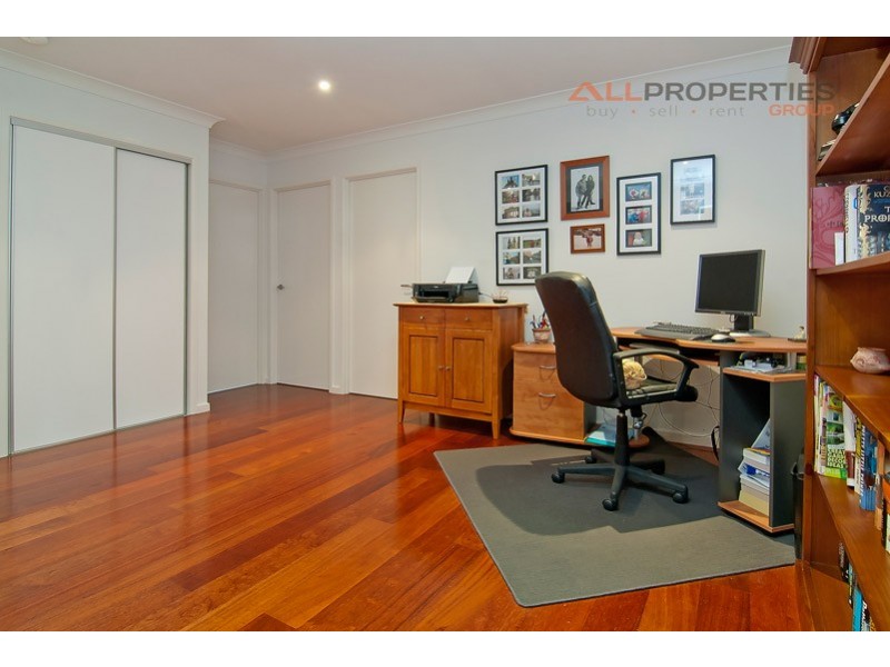 1 Rowan Street, Heathwood QLD 4110