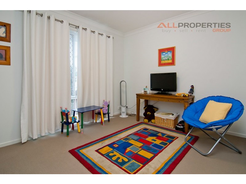 1 Rowan Street, Heathwood QLD 4110