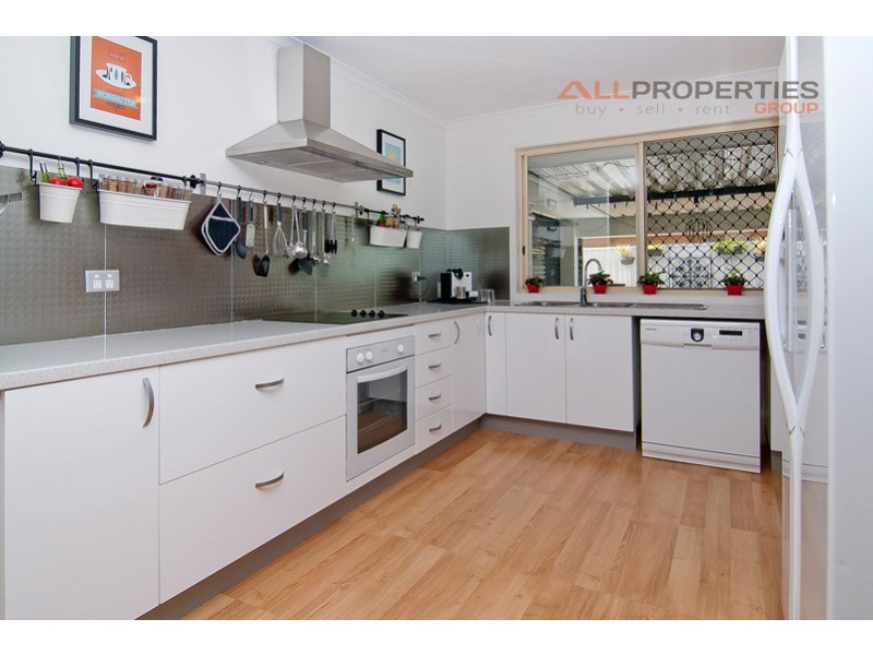 9 BILLABONG COURT, Regents Park QLD 4118