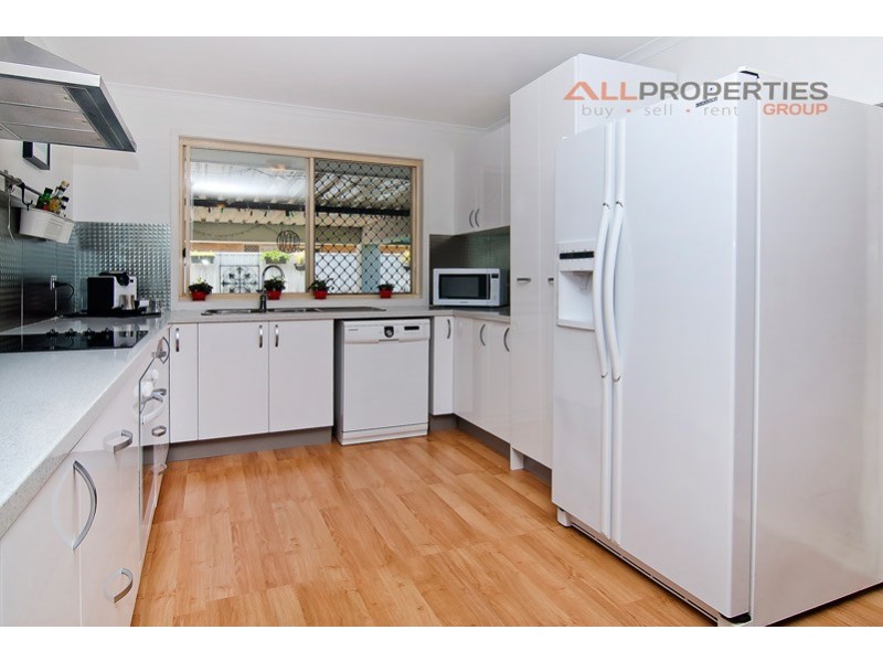 9 BILLABONG COURT, Regents Park QLD 4118