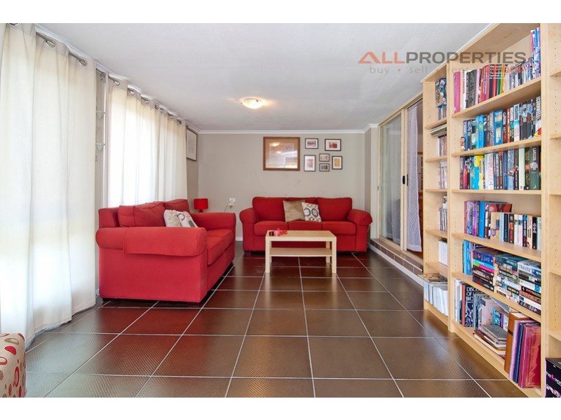 9 BILLABONG COURT, Regents Park QLD 4118