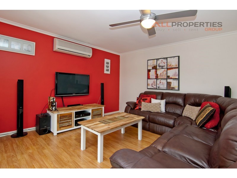 9 BILLABONG COURT, Regents Park QLD 4118