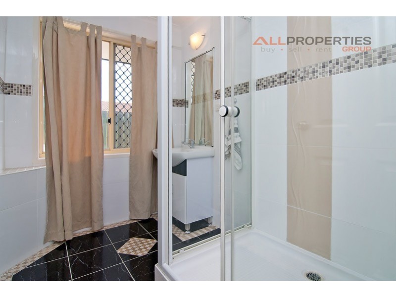 9 BILLABONG COURT, Regents Park QLD 4118