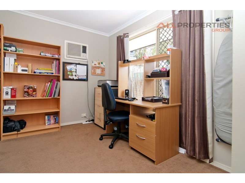 9 BILLABONG COURT, Regents Park QLD 4118