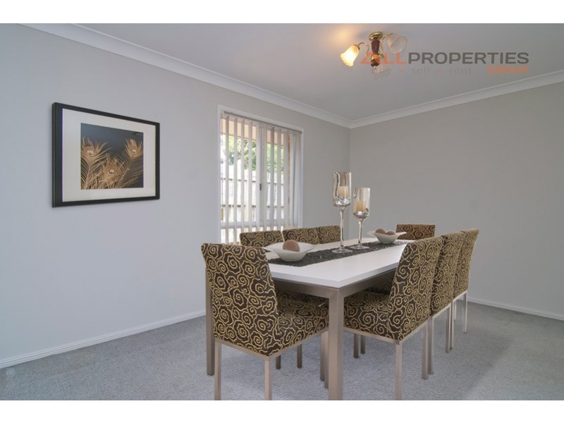 4 Bannockburn Cres, Parkinson QLD 4115