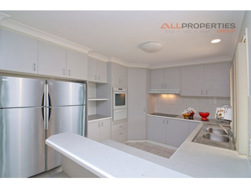 4 Bannockburn Cres, Parkinson QLD 4115
