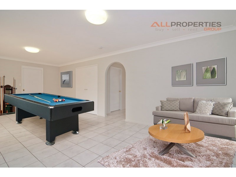 4 Bannockburn Cres, Parkinson QLD 4115