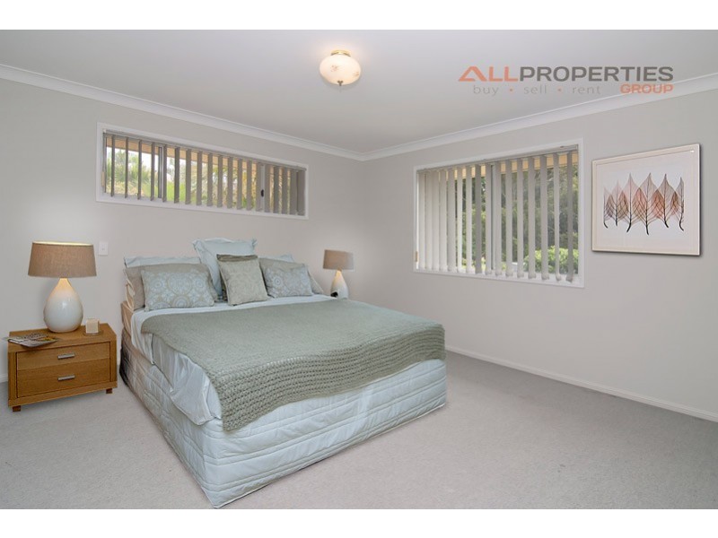 4 Bannockburn Cres, Parkinson QLD 4115