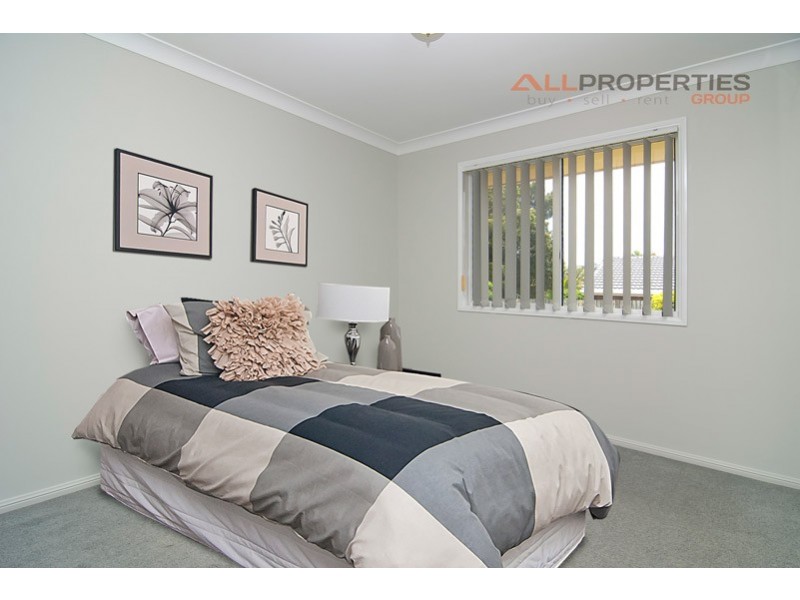 4 Bannockburn Cres, Parkinson QLD 4115