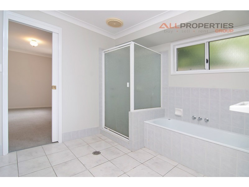 4 Bannockburn Cres, Parkinson QLD 4115