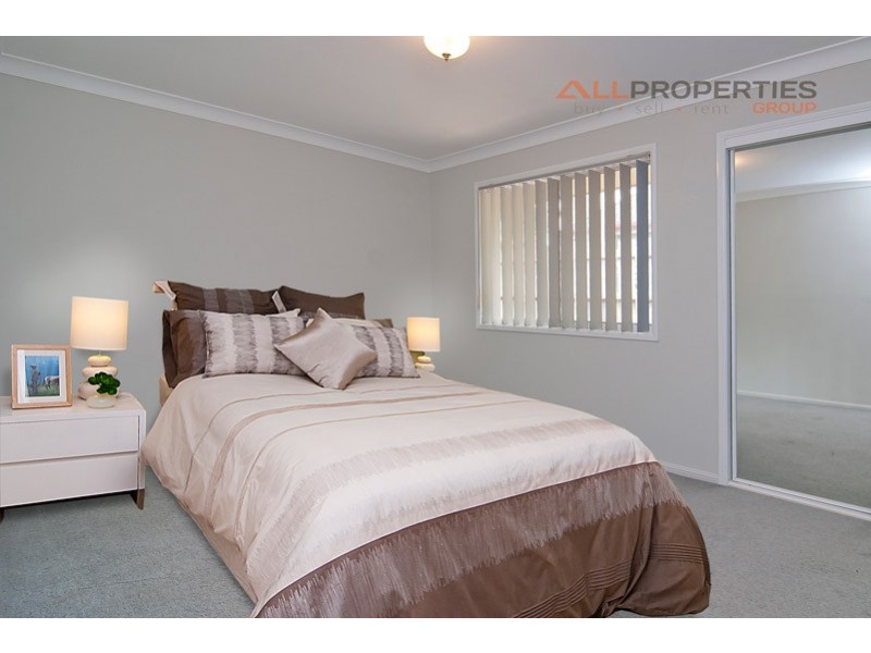 4 Bannockburn Cres, Parkinson QLD 4115