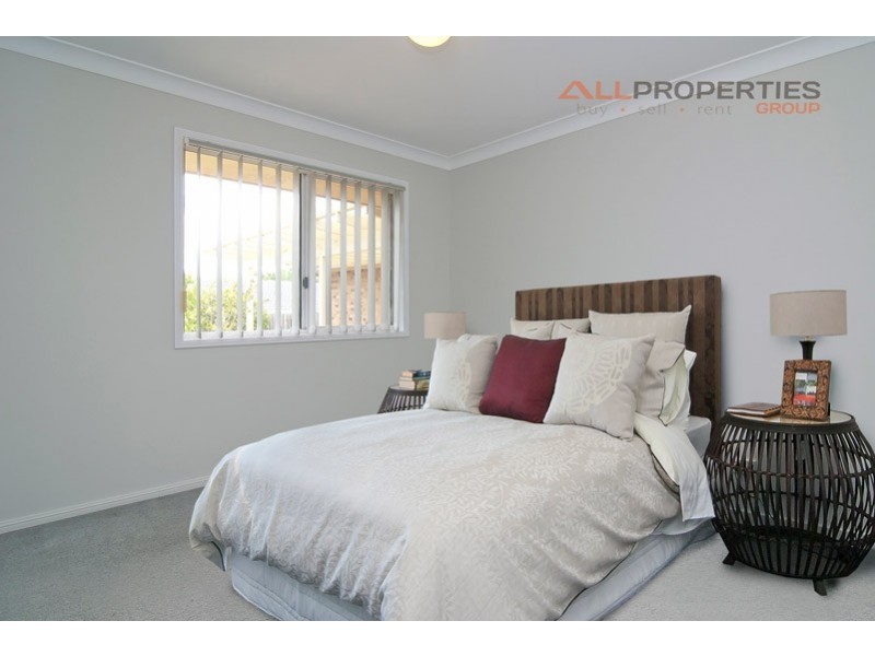 4 Bannockburn Cres, Parkinson QLD 4115