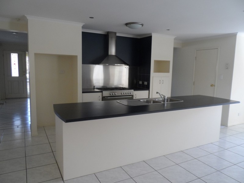 37 The Parkway, Stretton QLD 4116