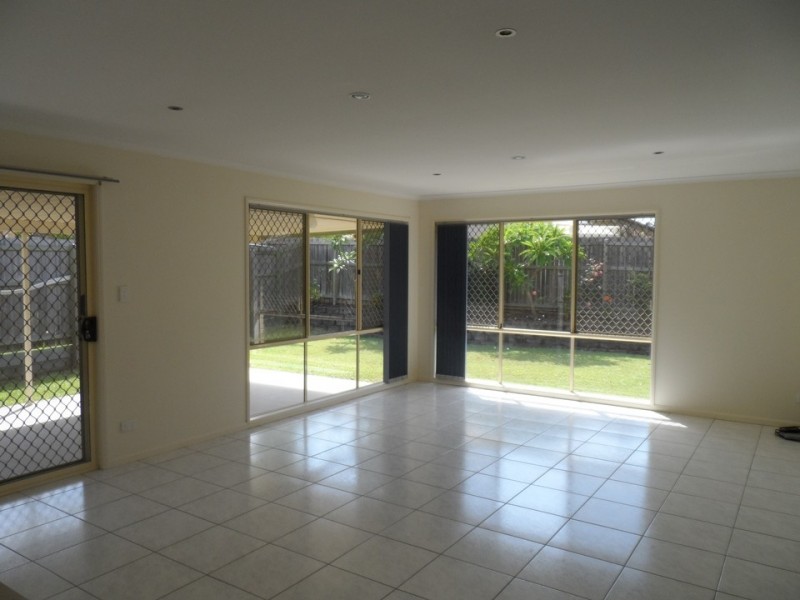 37 The Parkway, Stretton QLD 4116