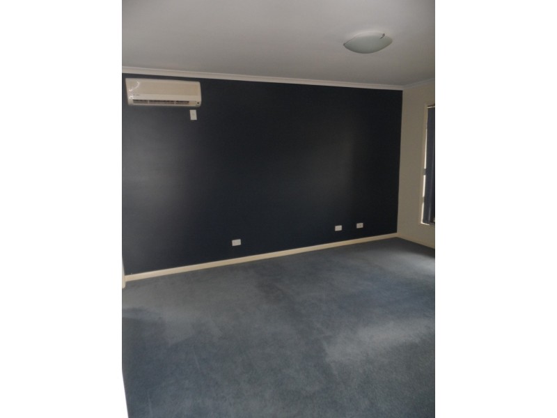 37 The Parkway, Stretton QLD 4116