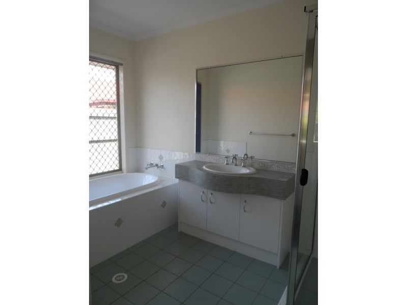 37 The Parkway, Stretton QLD 4116