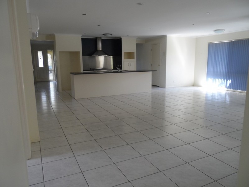 37 The Parkway, Stretton QLD 4116