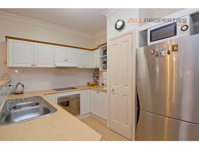 8 Belvedere Cl, Forest Lake QLD 4078