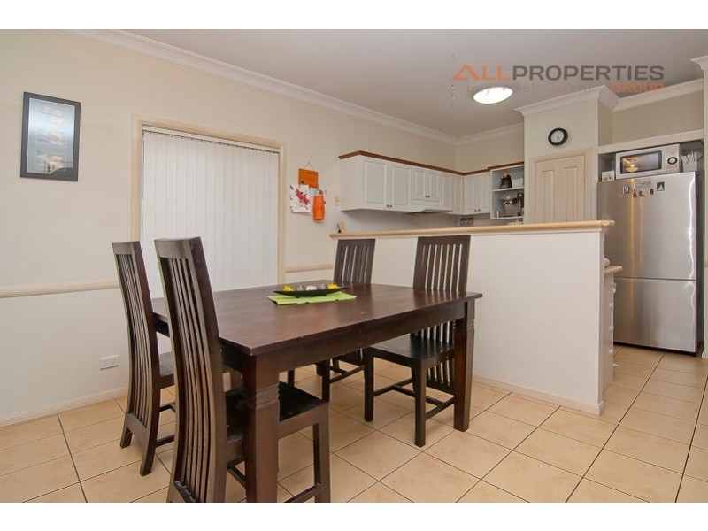8 Belvedere Cl, Forest Lake QLD 4078