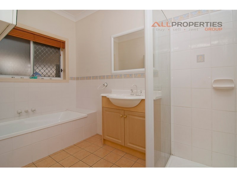 8 Belvedere Cl, Forest Lake QLD 4078