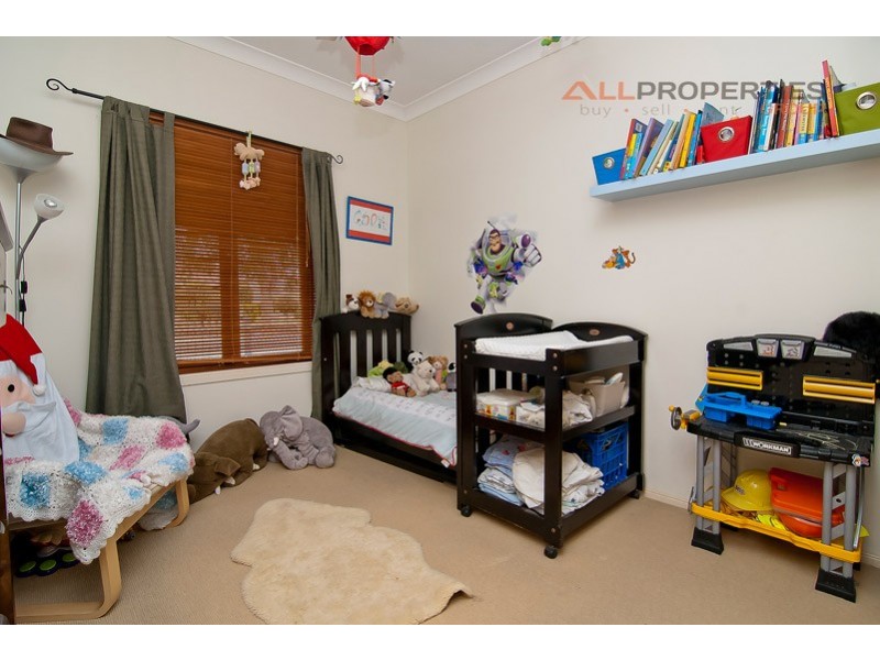 8 Belvedere Cl, Forest Lake QLD 4078