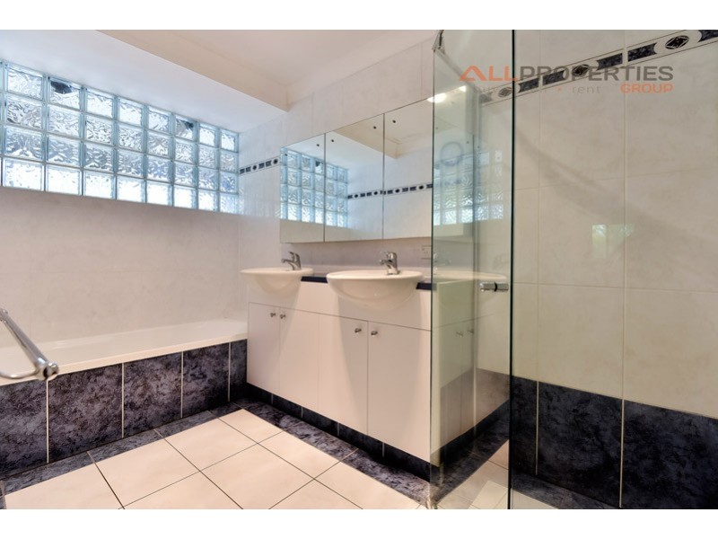 39 CORSLOOT STREET, Regents Park QLD 4118