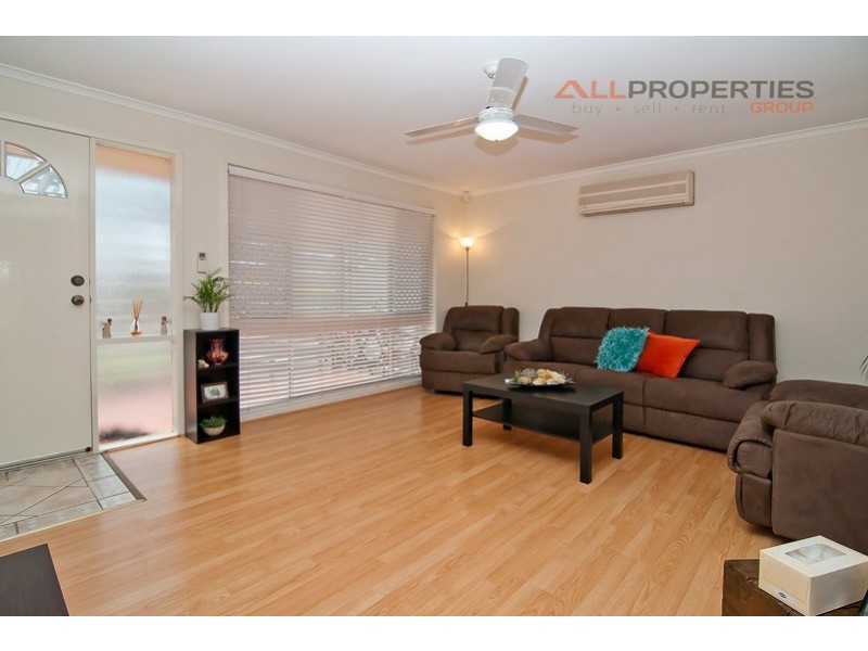 6 KINGFIELD CT, Regents Park QLD 4118
