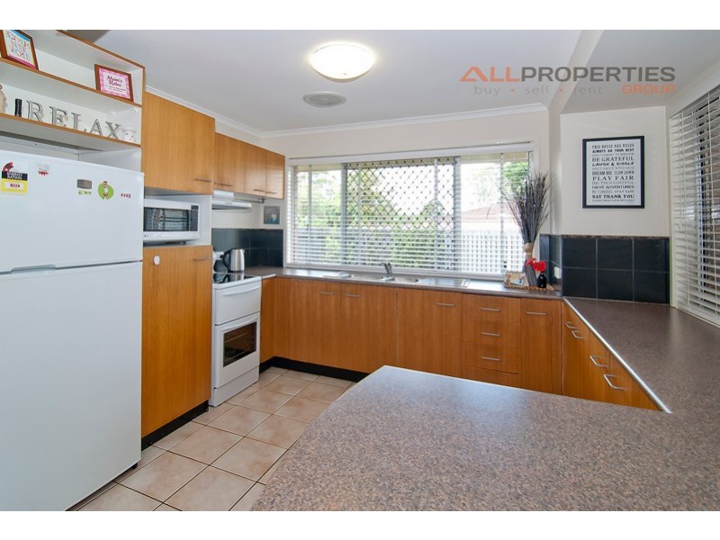 6 KINGFIELD CT, Regents Park QLD 4118