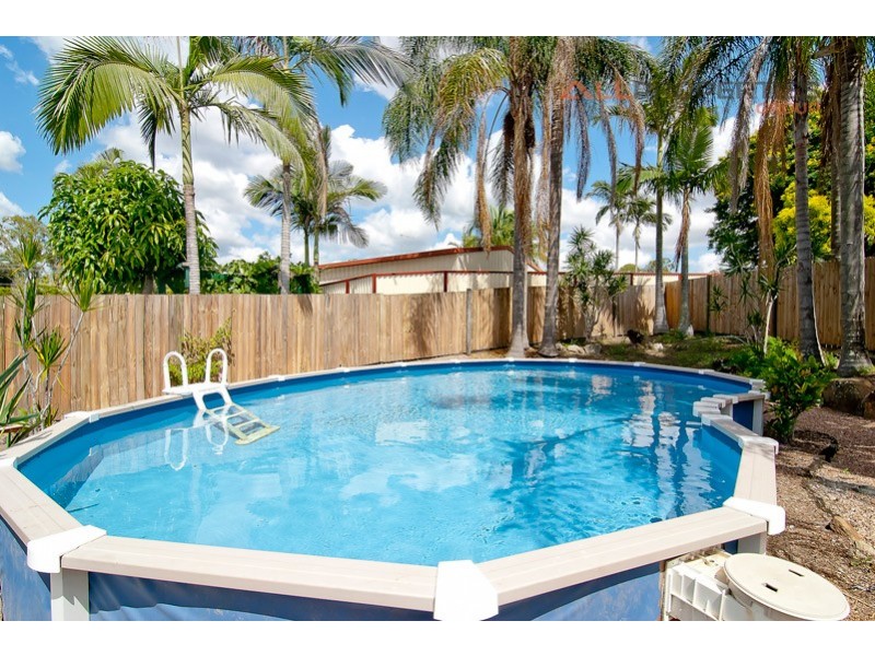 6 KINGFIELD CT, Regents Park QLD 4118