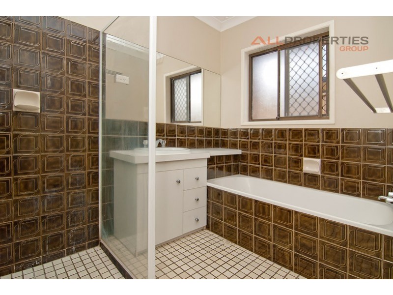 22 Penfold St, Hillcrest QLD 4118