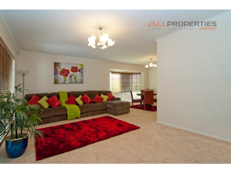 18 LUCIDA CT, Regents Park QLD 4118