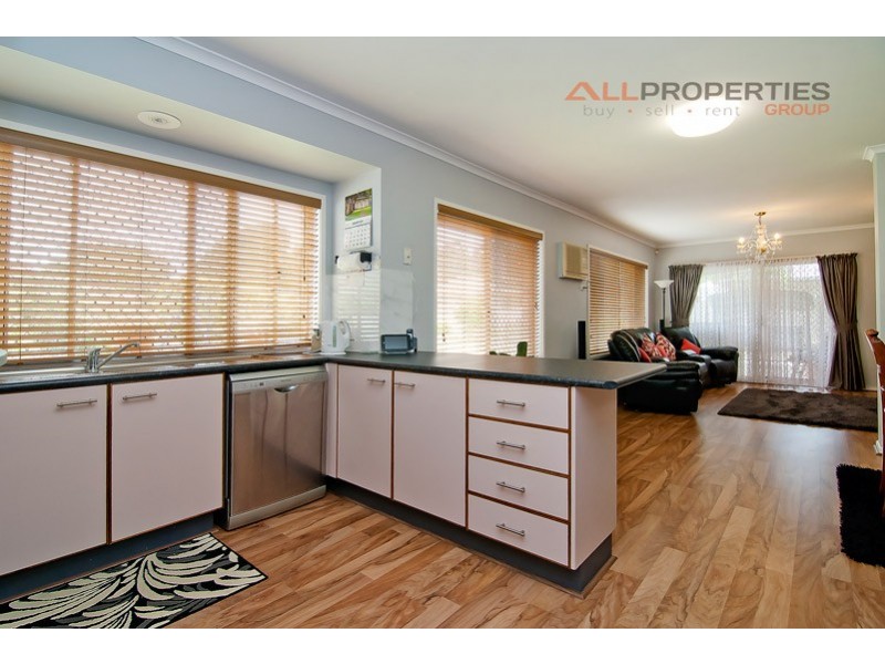 18 LUCIDA CT, Regents Park QLD 4118