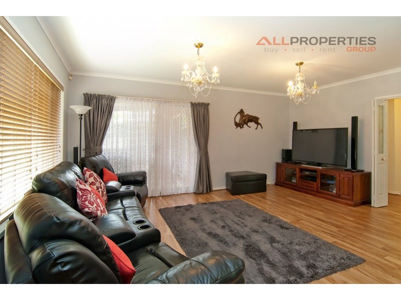 18 LUCIDA CT, Regents Park QLD 4118