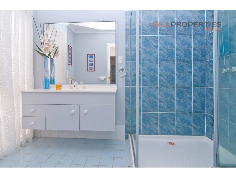 18 LUCIDA CT, Regents Park QLD 4118