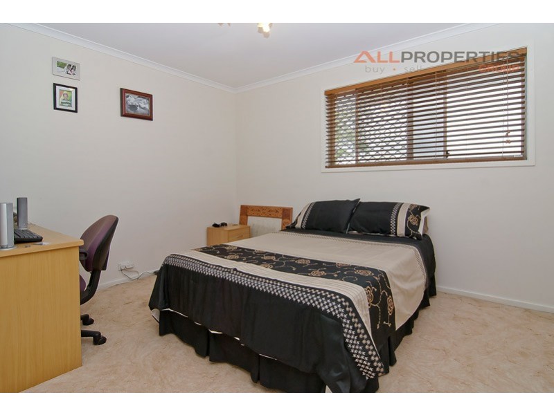 18 LUCIDA CT, Regents Park QLD 4118