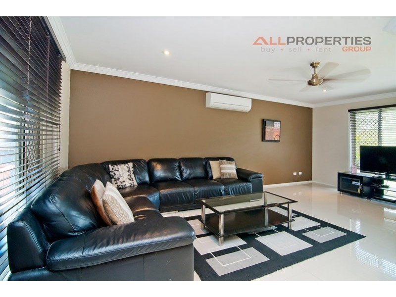 8 Cleland Ct, Parkinson QLD 4115