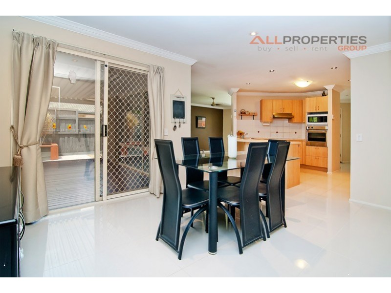 8 Cleland Ct, Parkinson QLD 4115