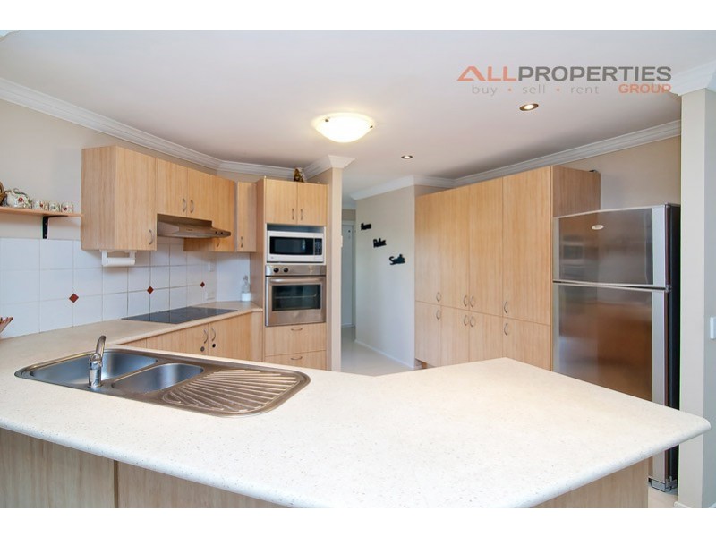 8 Cleland Ct, Parkinson QLD 4115