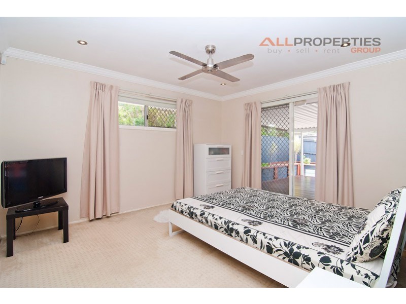 8 Cleland Ct, Parkinson QLD 4115