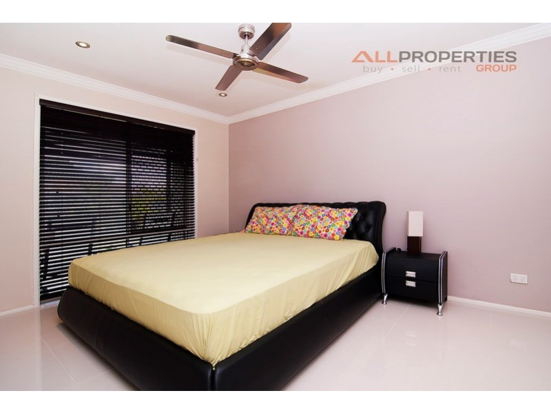 8 Cleland Ct, Parkinson QLD 4115