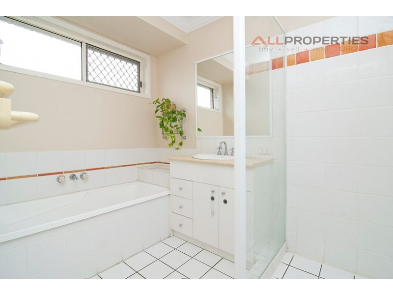 8 Cleland Ct, Parkinson QLD 4115