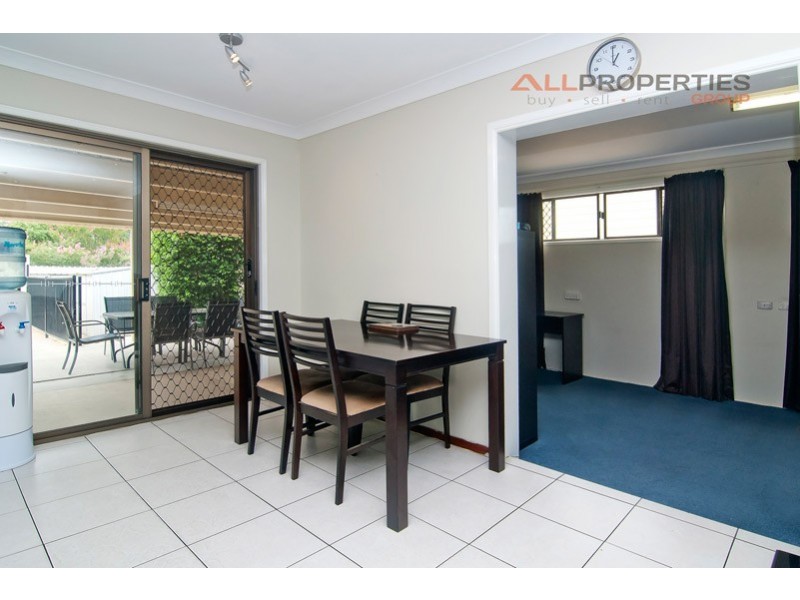 24 Homebush Drive, Regents Park QLD 4118