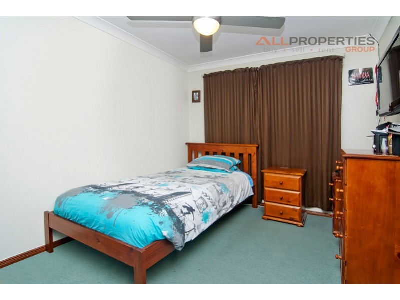 24 Homebush Drive, Regents Park QLD 4118