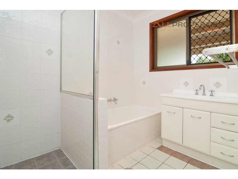 24 Homebush Drive, Regents Park QLD 4118