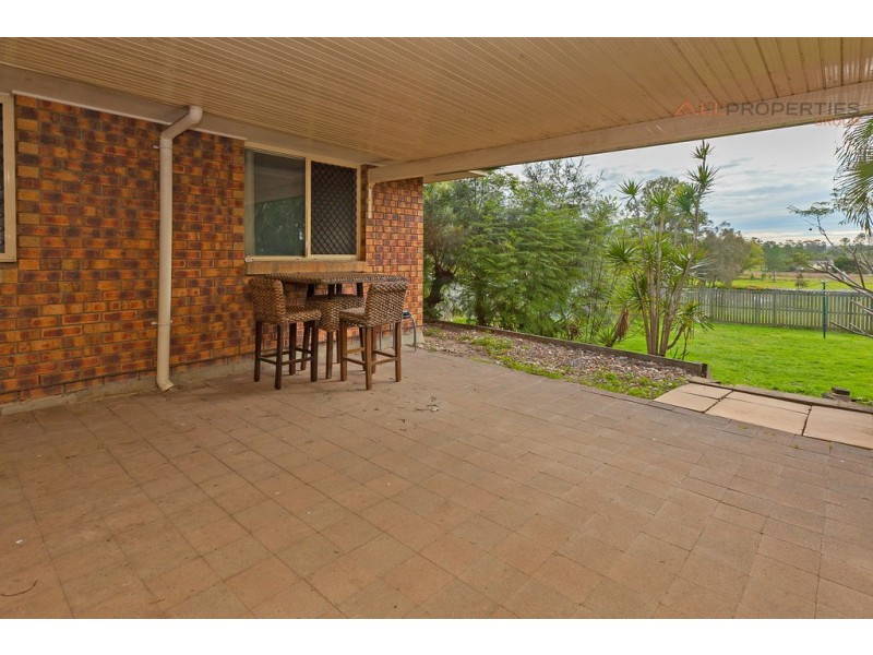 26 Lyrebird Street, Loganlea QLD 4131
